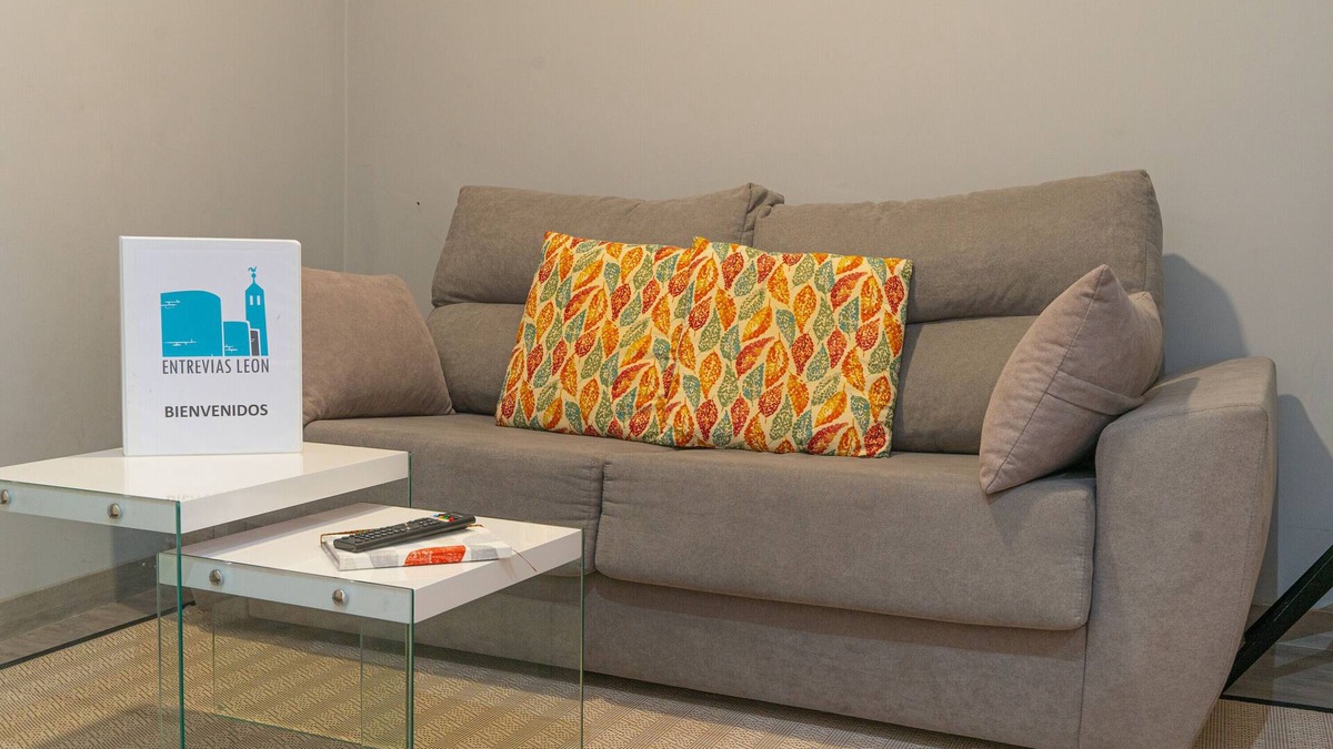 Leon Apartment | Apartment 'Entrevías Lodging' with Balcony and Wi-Fi