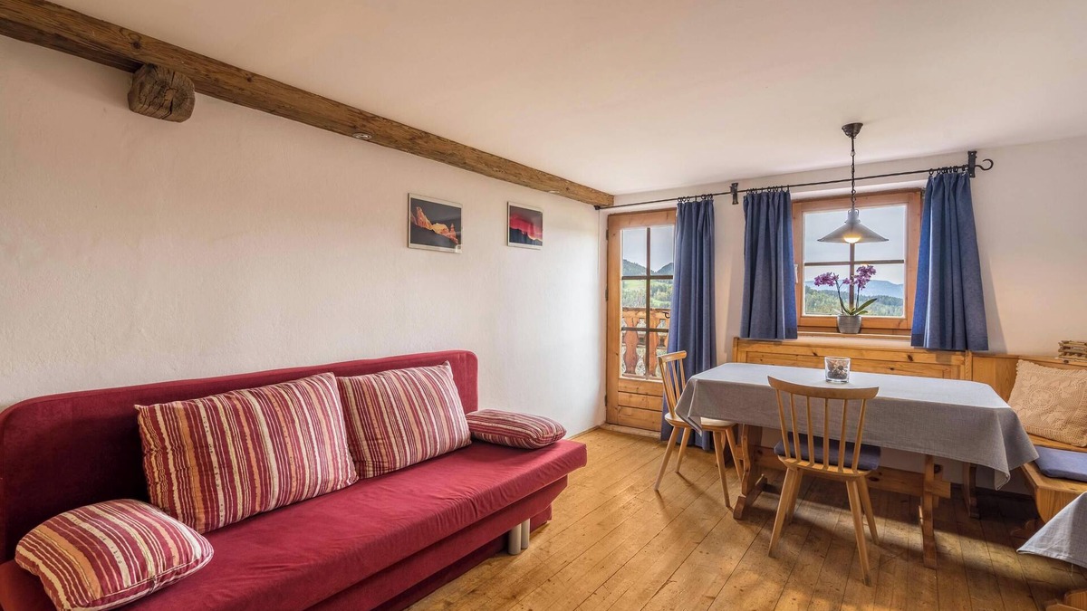Avelengo Apartment | Apartment "Enzian - Nusserhof" near Skiing Area with Mountain Views & Balcony