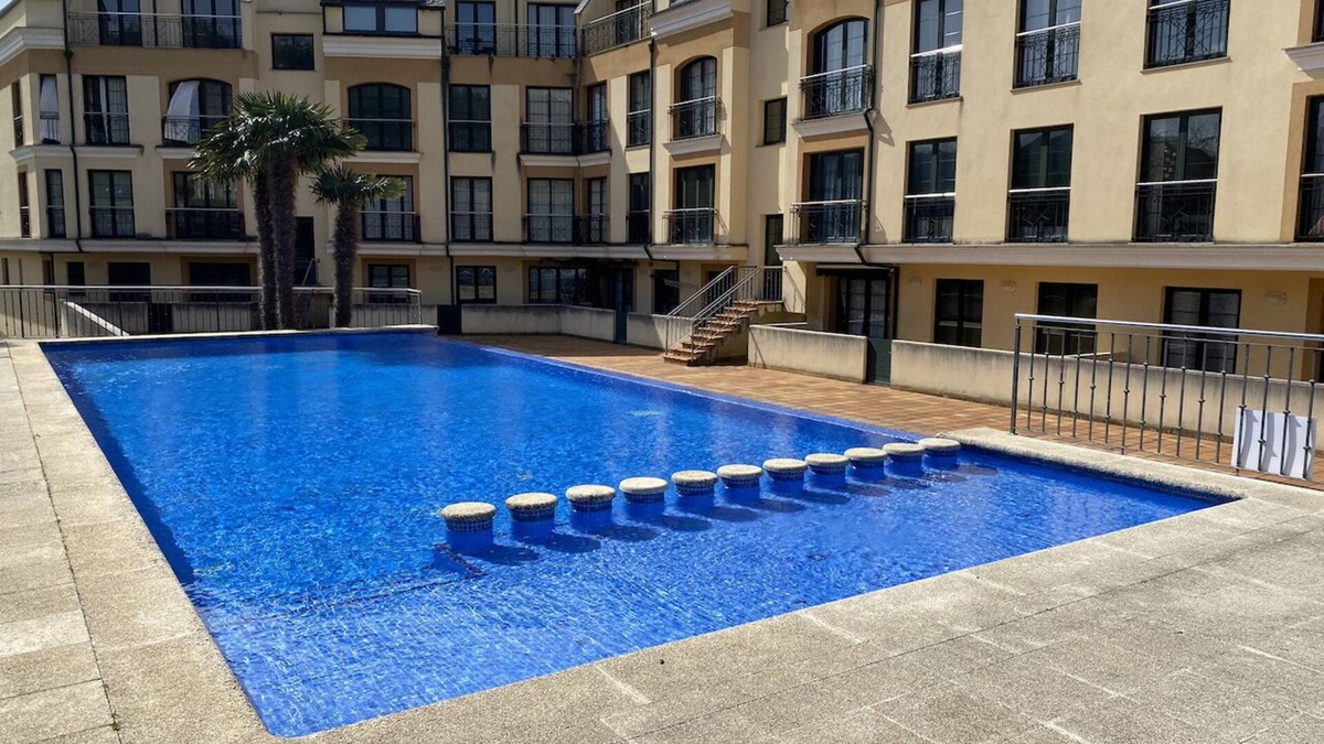 Porto de Espasante Apartment | Apartment with ocean views and community pool, just a 3 min walk to the beach!