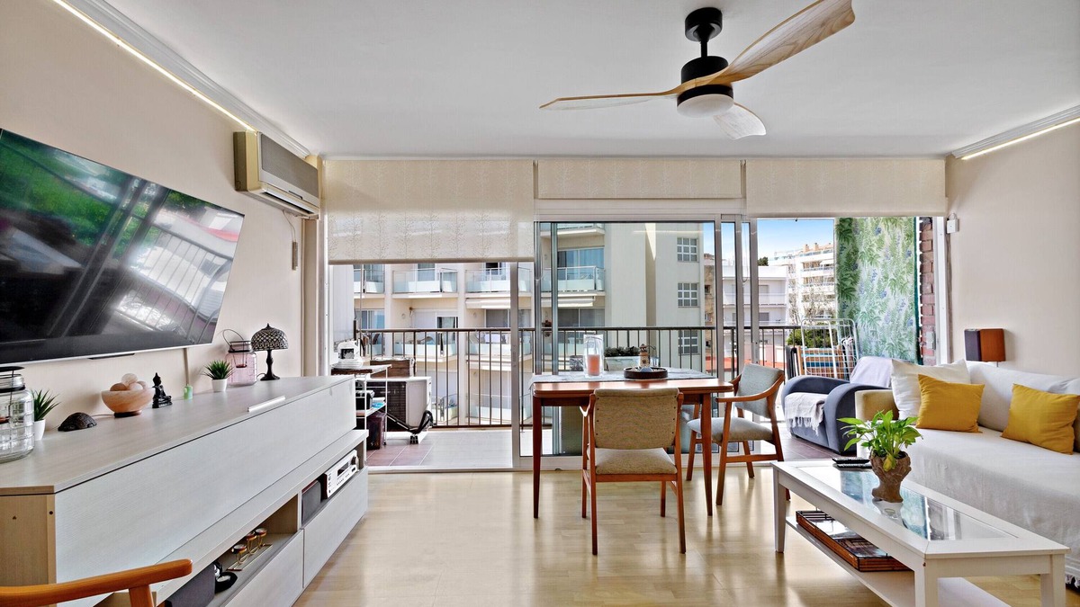 Vilanova I la Geltru Apartment | Apartment 'Precioso Piso Frente Al Mar' with Balcony, Wi-Fi and Air Conditioning