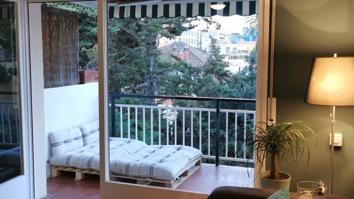 Vilanova I la Geltru Condo | Apartment with large terrace and less than 50 meters from the beach