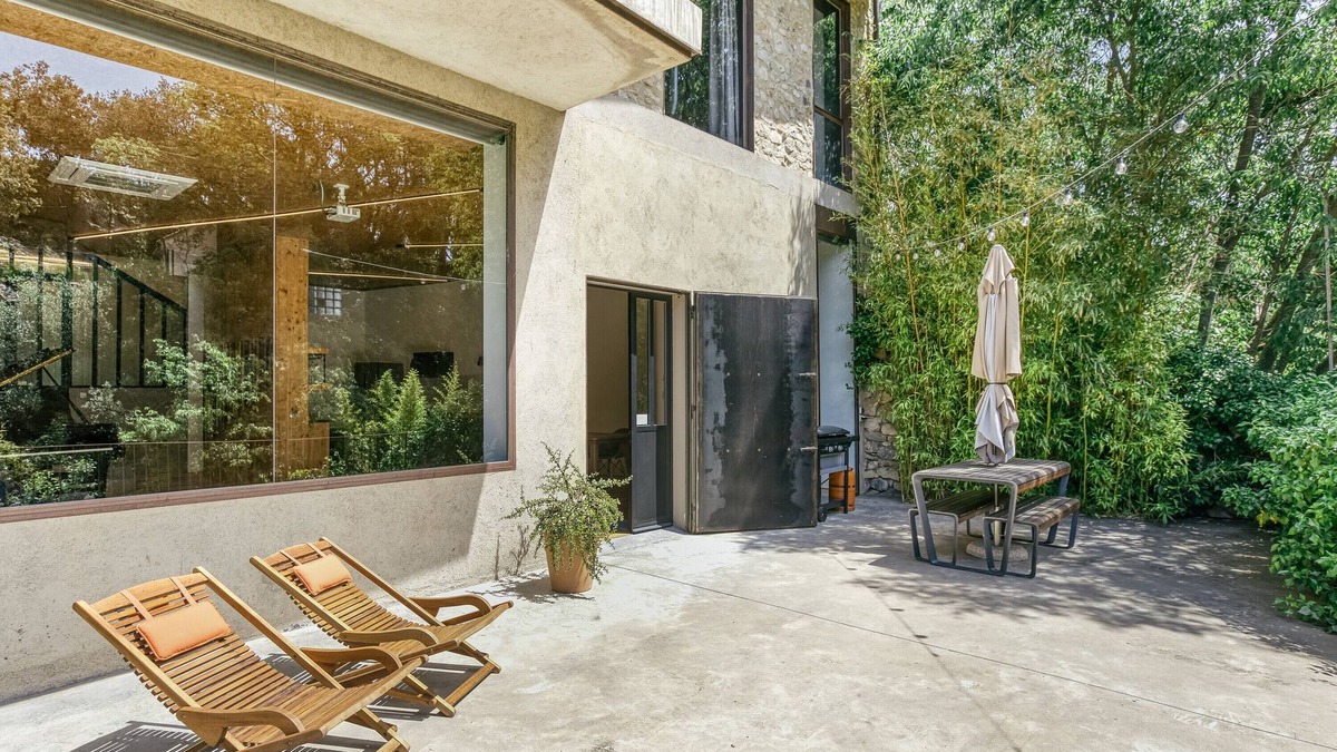 Terrades Apartment | Apartment "Espai Temps - Art Home" with Mountain View, Wi-Fi and Air Conditioning
