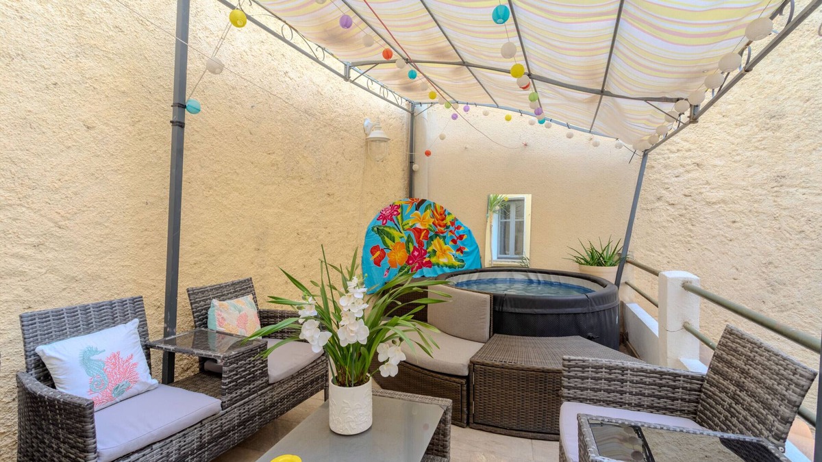Rivesaltes Apartment | Apartment 'Esprit Tahiti' with Wi-Fi