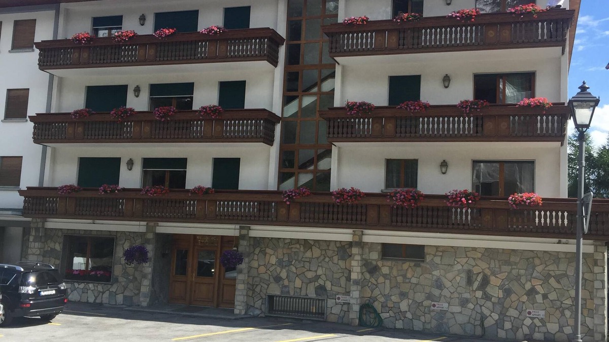 Lens Apartment | Apartment Etoile 1 Crans Montana Switzerland-Ski, hike, golf, lakes and sun!