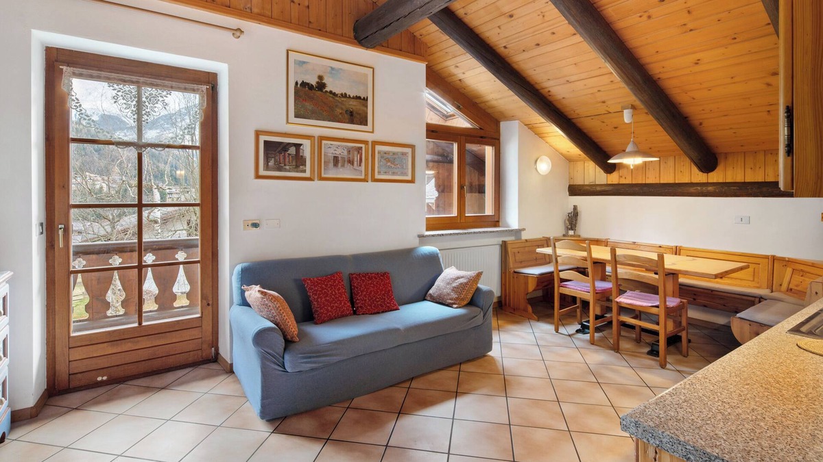 Soraga Apartment | Apartment 'Eveis' with Mountain View, Wi-Fi and Air Conditioning