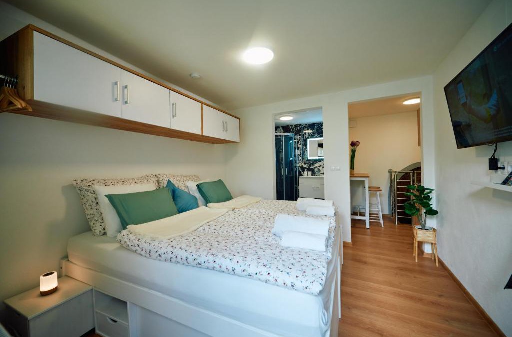 Retz Apartment | Apartment für 2 Erwachsene und 2 Kinder, ausgestattet mit einem Weinkeller und einem kleinen Hof - SELF-MADE FRÜHSTÜCK INBEGRIFFEN