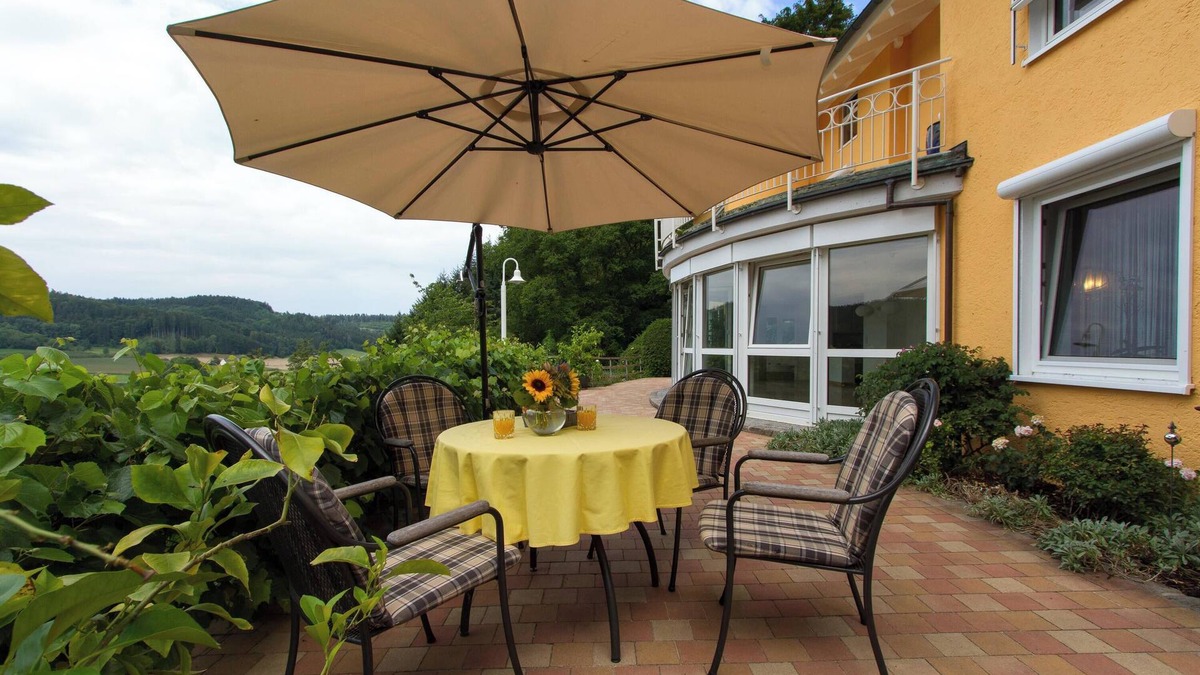 Owingen Apartment | Apartment 'Ferienparadies Bodensee Fewo1' with Mountain View, Shared Pool and Wi-Fi
