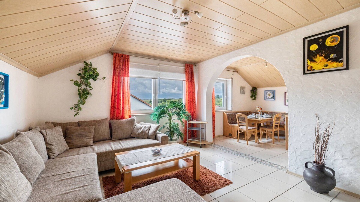Großengstingen Apartment | Apartment 'Fabio' with Private Terrace and Wi-Fi
