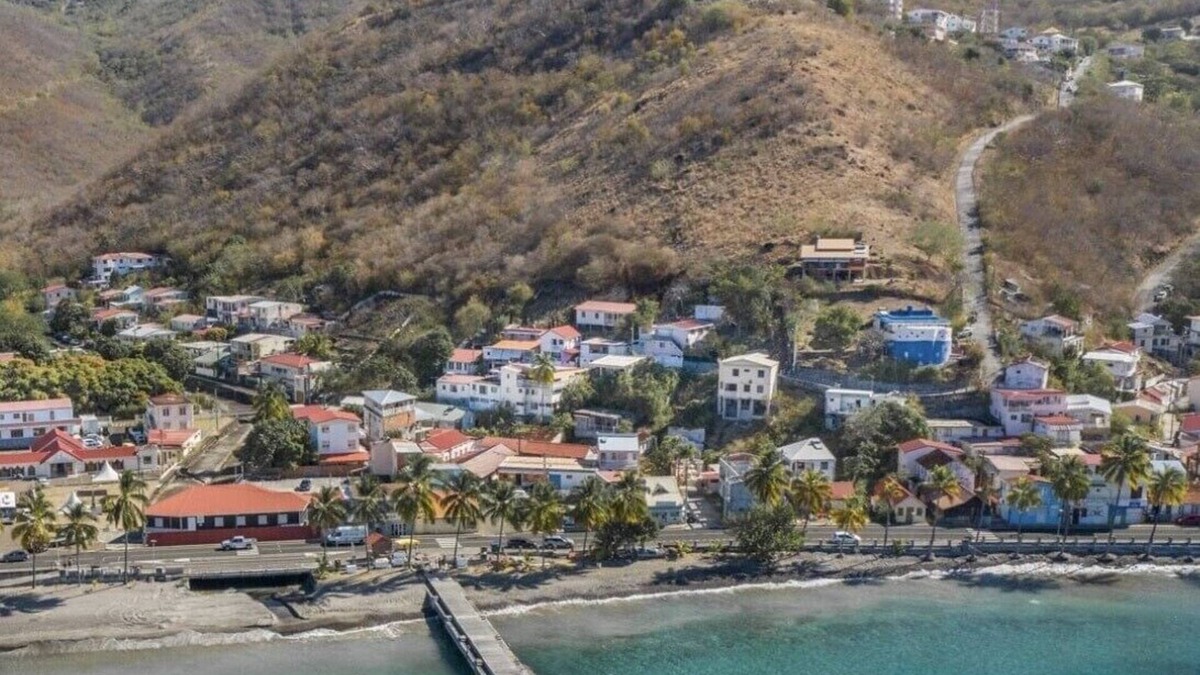 Bellefontaine Apartment | APARTMENT FACING THE CARIBBEAN SEA CALM AND SUNNY