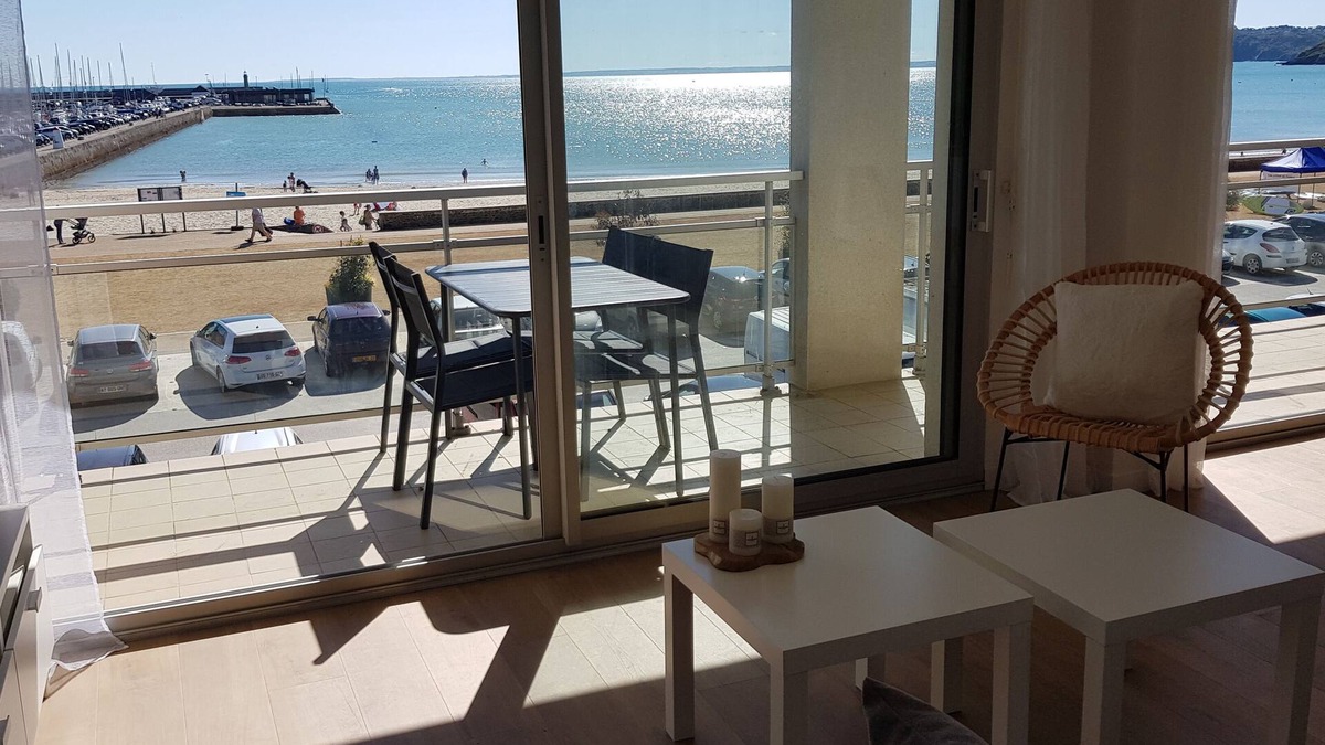 Binic Apartment | Apartment facing the sea 30 meters from the beach!