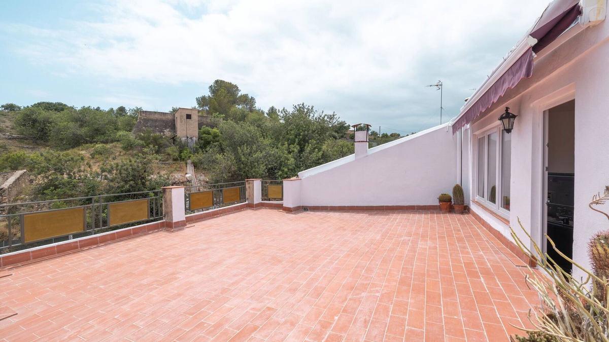 Aldover Apartment | Apartment 'Familiar En Aldover' with Mountain View, Wi-Fi and Air Conditioning