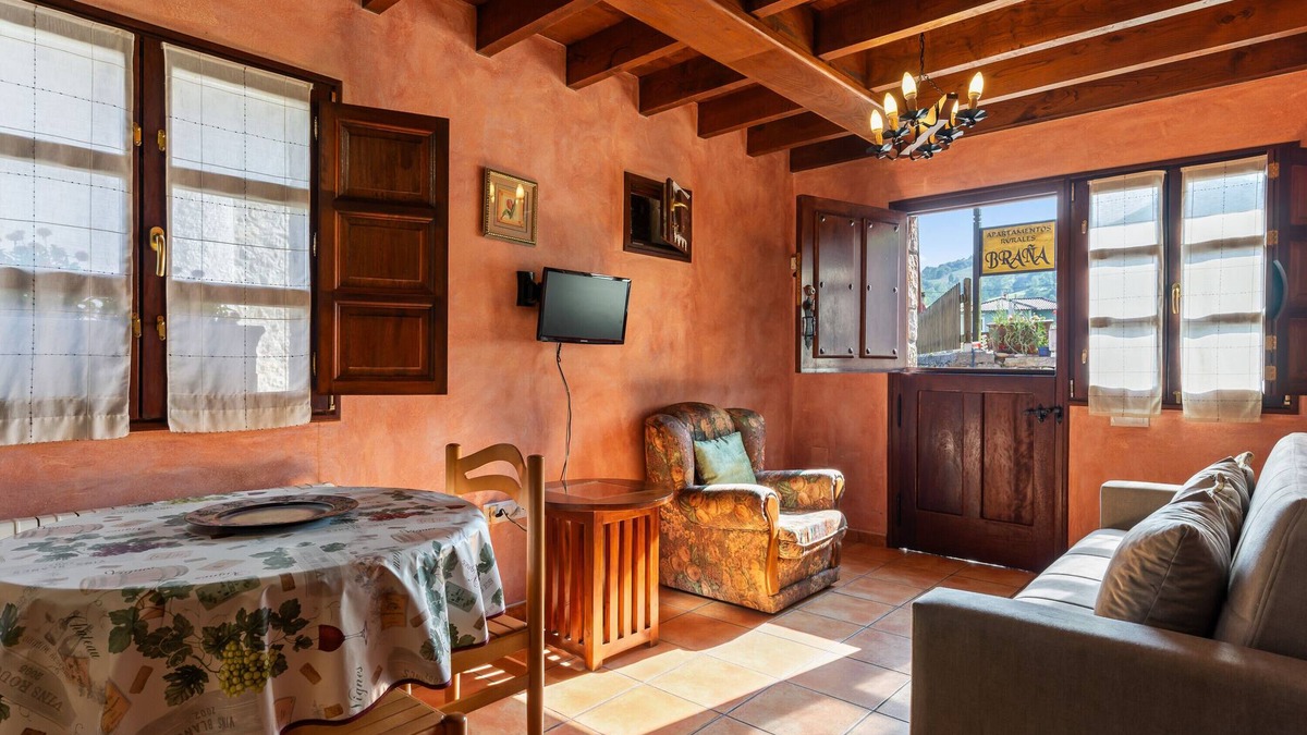 Llenin Apartment | Apartment 'Fana' with Mountain View, Private Garden and Wi-Fi