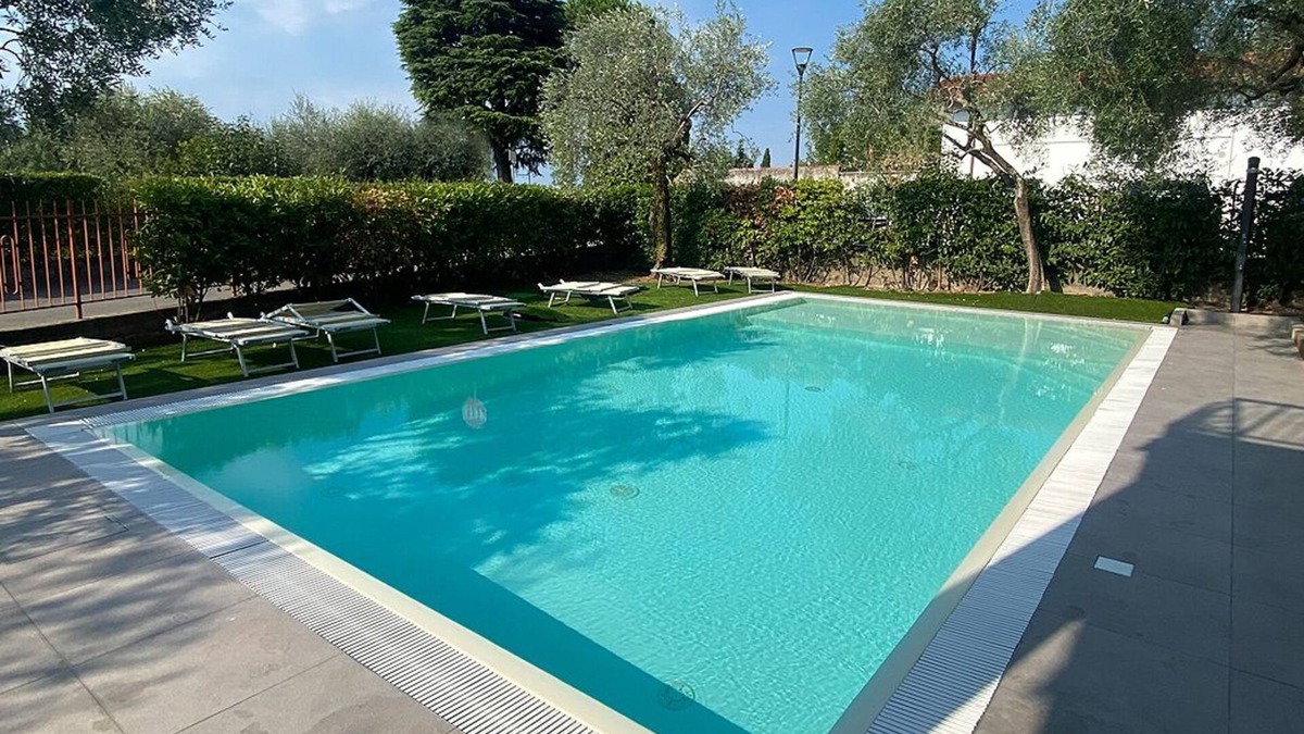 Toscolano Maderno Apartment | Apartment Farfalla with air conditioning, pool 10 x 5 and parking, 250 meters from the lake