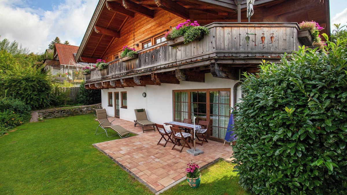 Altweilnau Apartment | Apartment 'Ferienwohnung Hochtaunus-Alm' with Private Terrace, Private Garden and Wi-Fi
