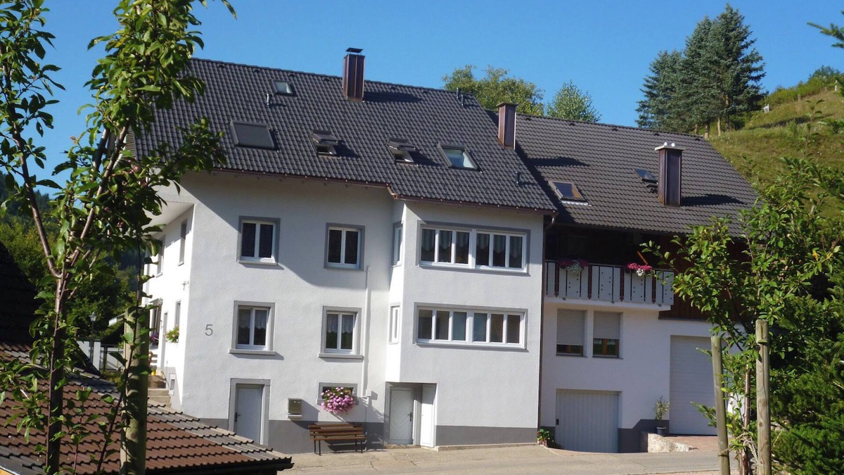 Kleines Wiesental Apartment | Apartment 'Ferienwohnung Am Geißberg' with Balcony and Wi-Fi