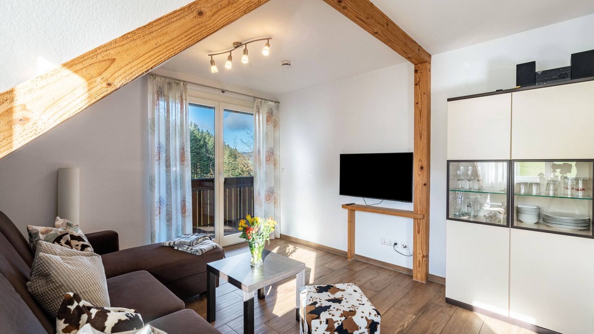 Winden im Elztal Apartment | Apartment 'Ferienwohnung Heuboden' with Shared Terrace, Shared Garden and Wi-Fi