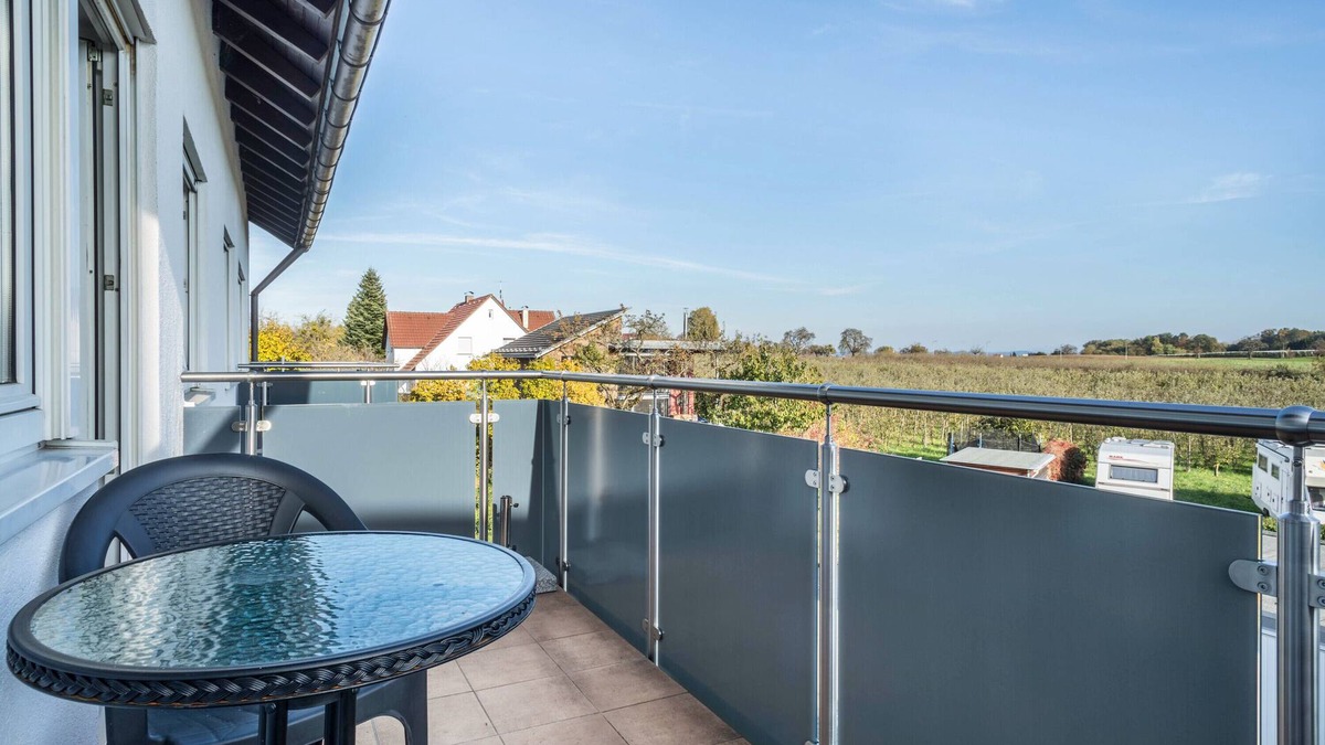 Schnetzenhausen Apartment | Apartment "Ferien am See 8" with Garden & Wi-Fi