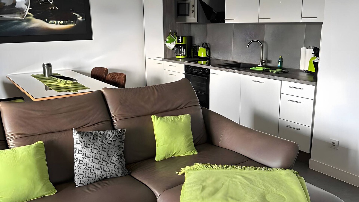 Schonebeck Apartment | Apartment 'Ferienwohnung 11' with Shared Terrace, Balcony and Wi-Fi