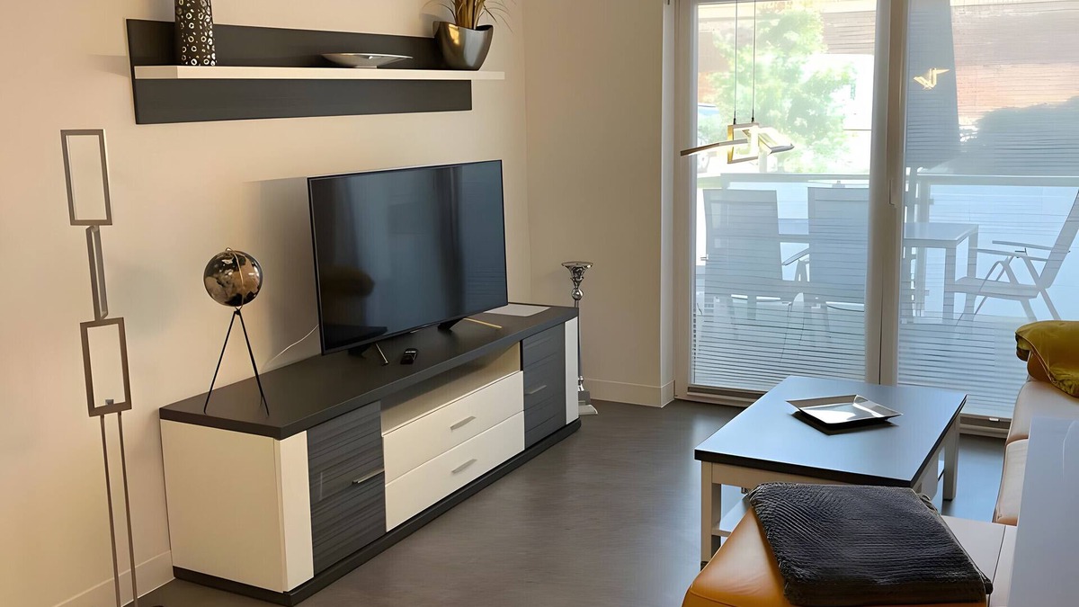 Schonebeck Apartment | Apartment 'Ferienwohnung 13' with Private Terrace and Wi-Fi