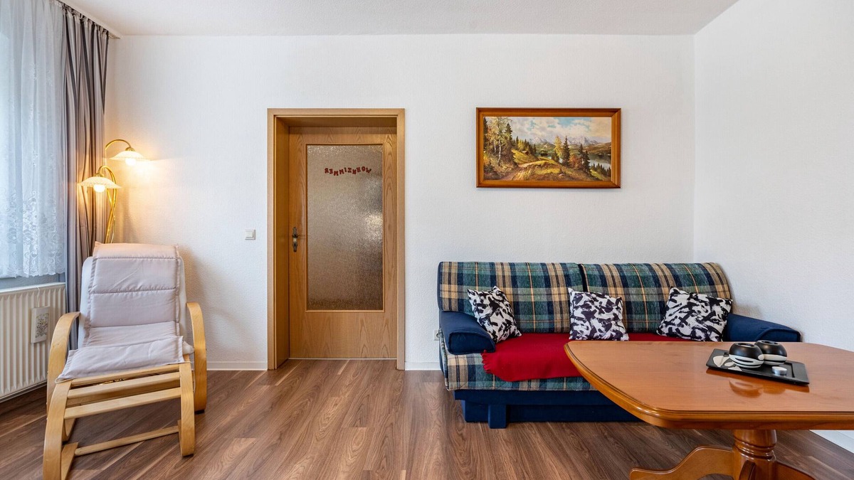 Thalheim/Erzgeb. Apartment | Apartment 'Ferienwohnung Fam Köhler' with Wi-Fi