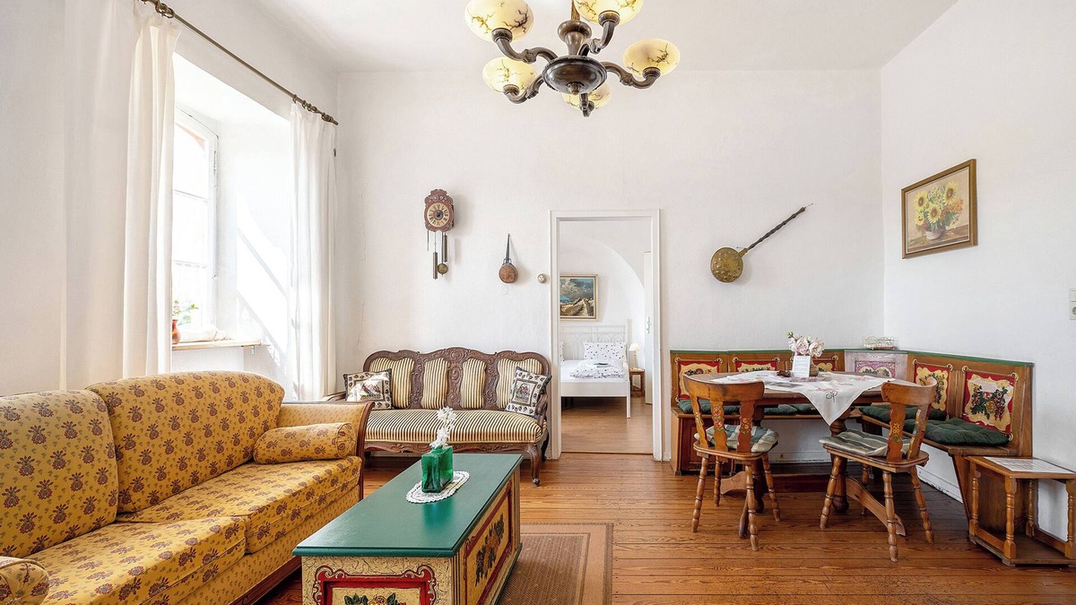 Maring-Noviand Apartment | Apartment 'Ferienwohnung Abtei Klosterhof' with Shared Terrace, Shared Garden and Wi-Fi