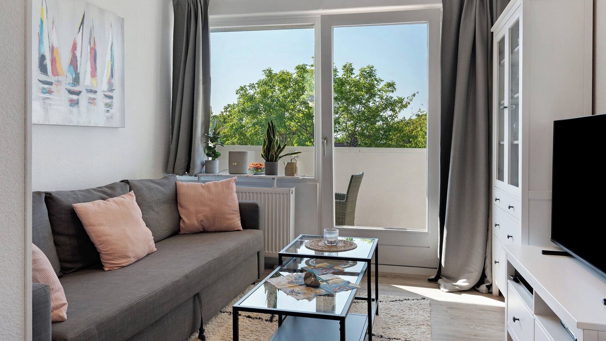 Holm Apartment | Apartment 'Ferienappartement Holm Ostsee' with Balcony and Wi-Fi