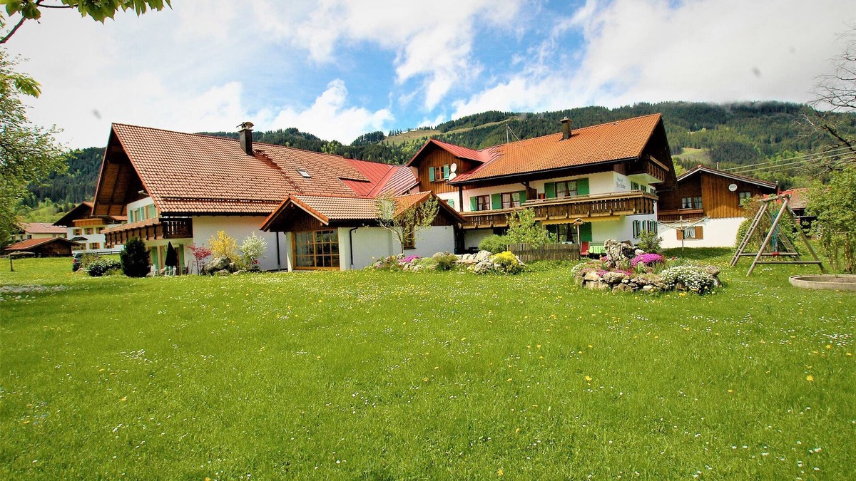 Unterjoch Apartment | Apartment 'Ferienhof 'beim Wendlar' with Mountain View, Private Garden and Wi-Fi