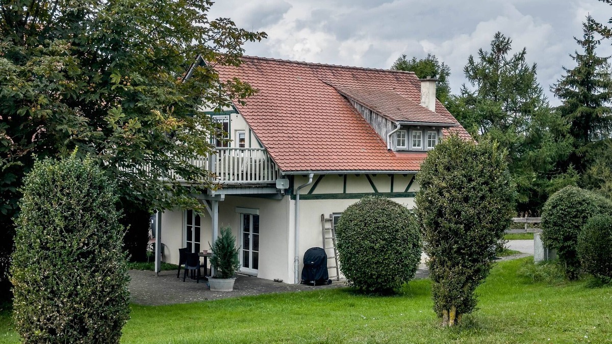 Ravensburg Apartment | Apartment 'Ferienhäuschen' with Private Terrace, Shared Garden and Wi-Fi