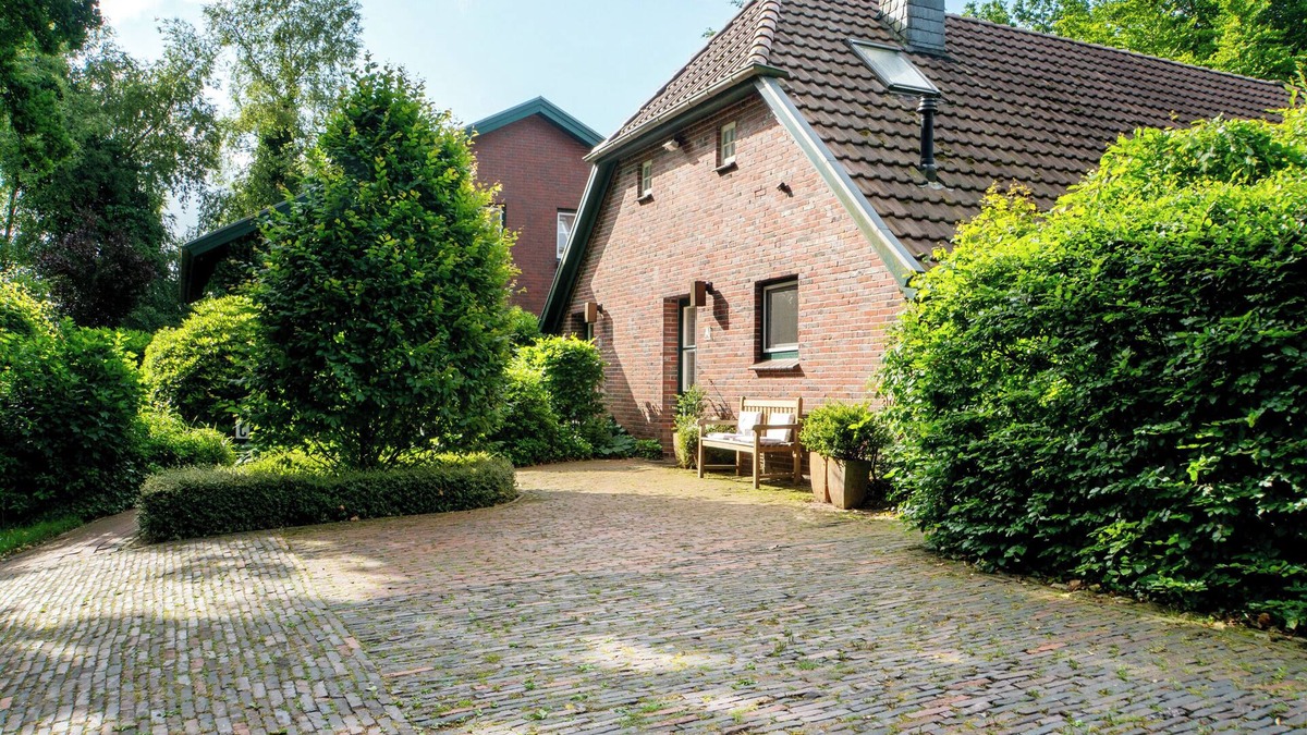 Varel Apartment | Apartment 'Ferienhaus Neudorf' with Private Terrace, Private Garden and Wi-Fi