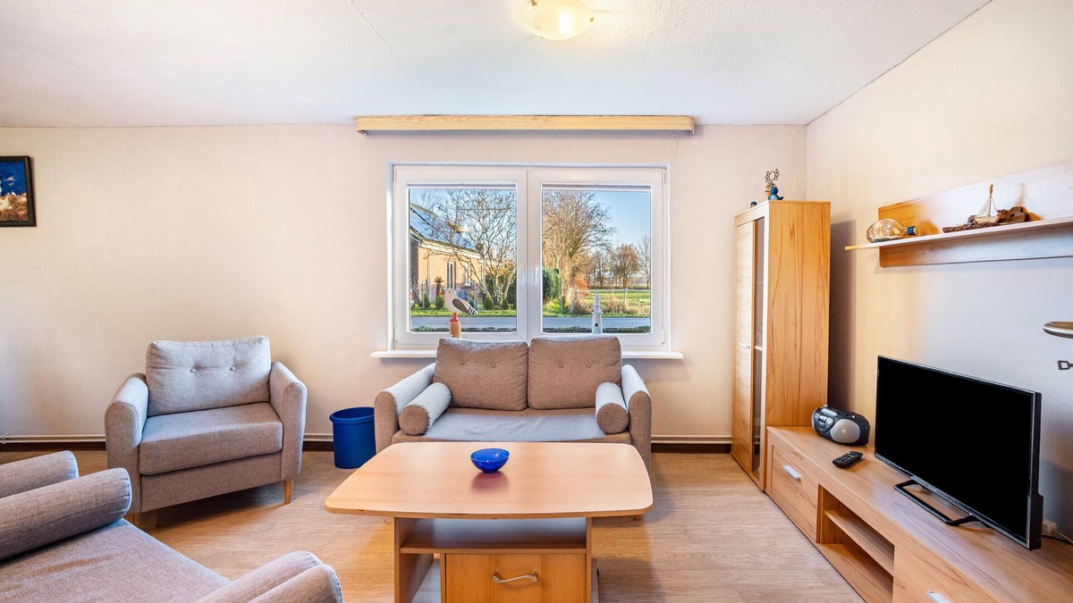 Dingen House | Apartment 'Ferienhaus Peters' with Private Terrace, Shared Garden and Wi-Fi