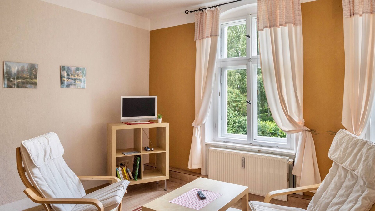 Krakow am See Apartment | Apartment 'Ferienwohnung 2 Mit Hund' with Shared Terrace and Shared Garden