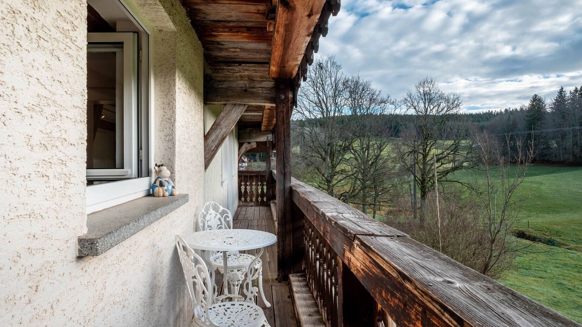 Sankt Georgen im Schwarzwald Apartment | Apartment 'Ferienwohnung Schwarzwaldstube' with Mountain View, Shared Terrace and Wi-Fi