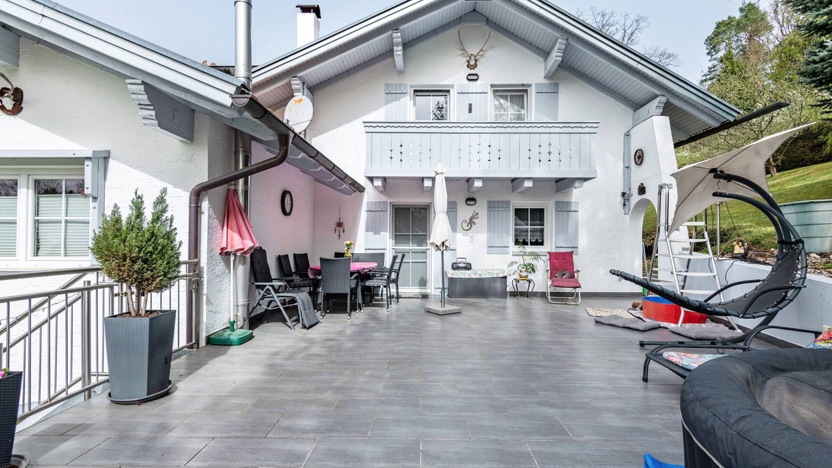 Bad Koetzting Apartment | Apartment 'Ferienwohnung Plötz' with Shared Garden, Balcony and Wi-Fi