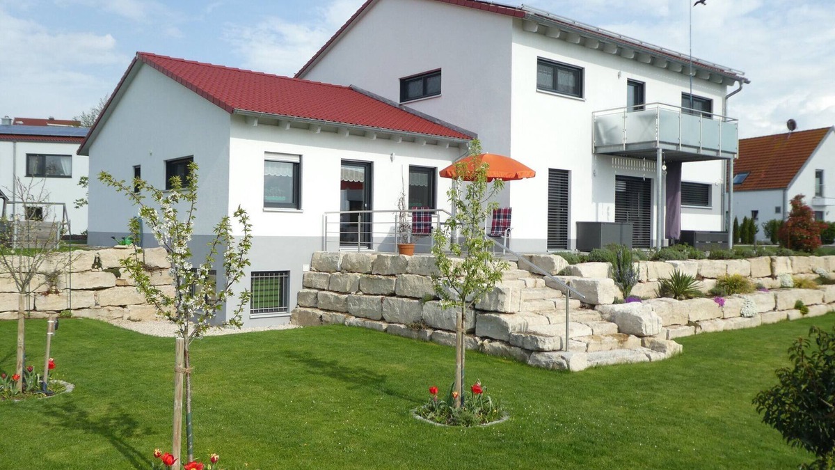 Gunzenhausen Apartment | Apartment 'Ferienwohnung Birnbaum' with Private Terrace, Shared Garden and Wi-Fi