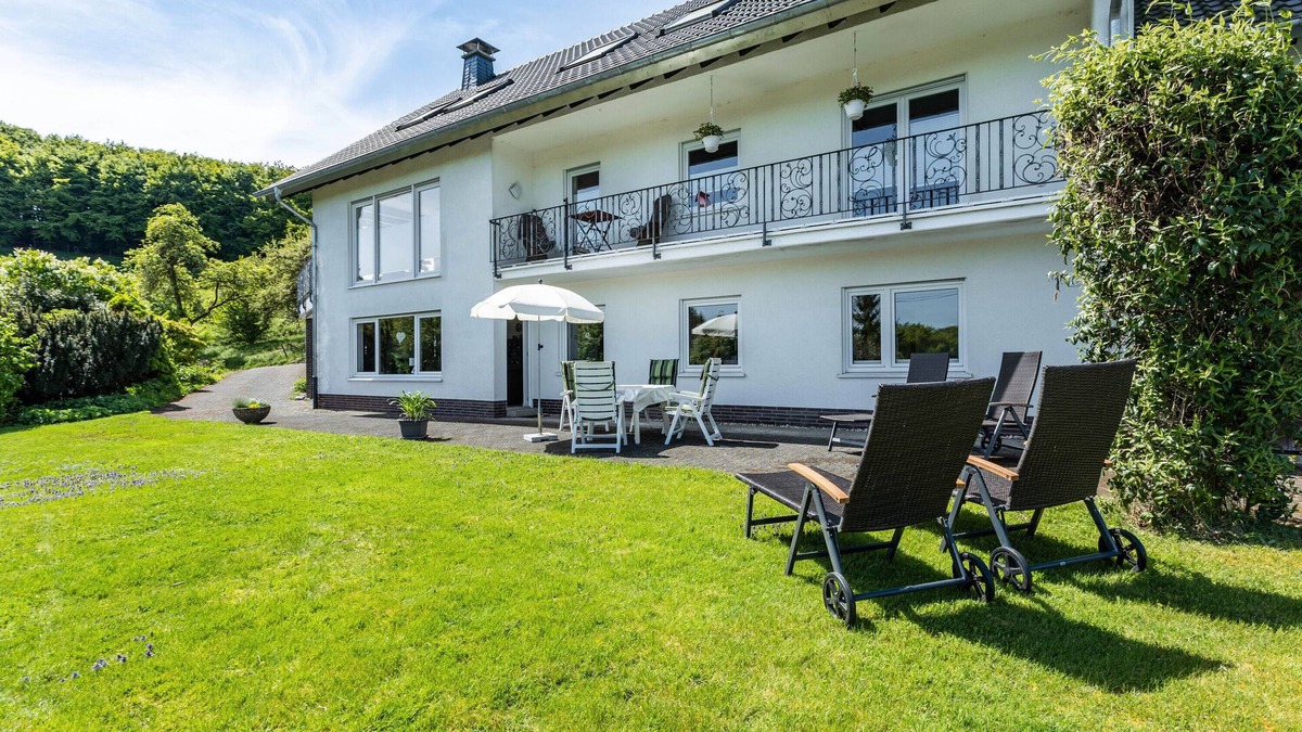 Meinerzhagen Apartment | Apartment 'Ferienwohnung, 109qm' with Private Terrace and Private Garden