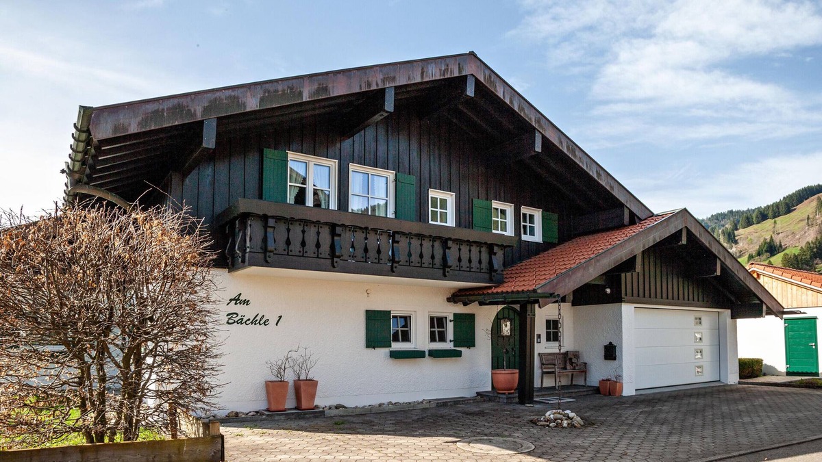 Bolsterlang Apartment | Apartment 'Ferienwohnung Braun' with Mountain View, Balcony and Wi-Fi