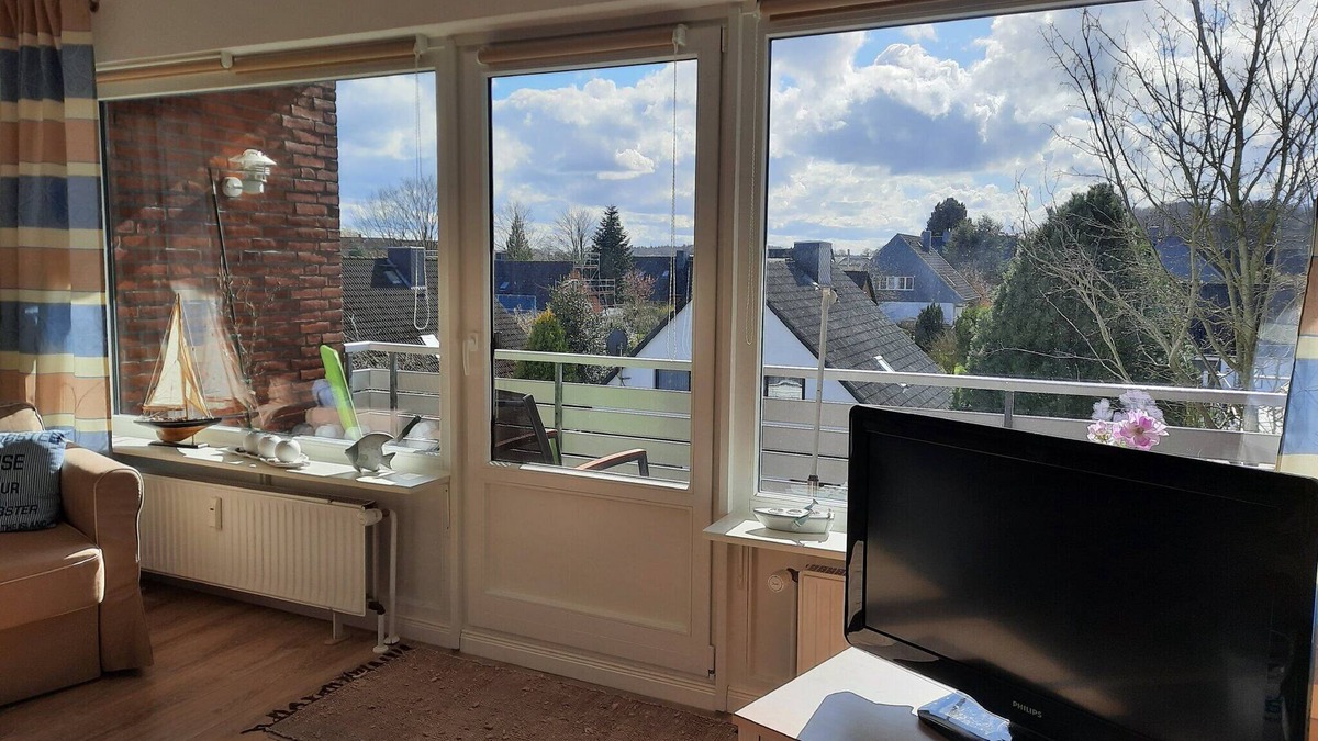 Eckernfoerde Apartment | Apartment 'Ferienwohnung Oelstorf' with Balcony and Wi-Fi