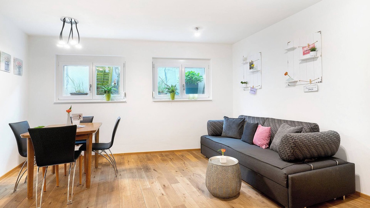 Herbolzheim Apartment | Apartment 'Ferienwohnung Kleeblatt' with Wi-Fi