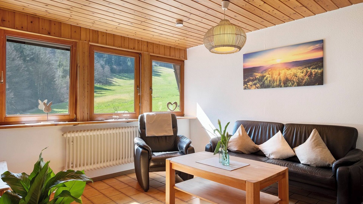 Kirchzarten Apartment | Apartment 'Ferienwohnung Lavendel' with Mountain View, Shared Terrace and Wi-Fi