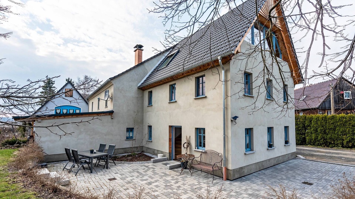 Leutersdorf Apartment | Apartment 'Ferienwohnung Landlust' with Private Terrace, Shared Garden and Wi-Fi