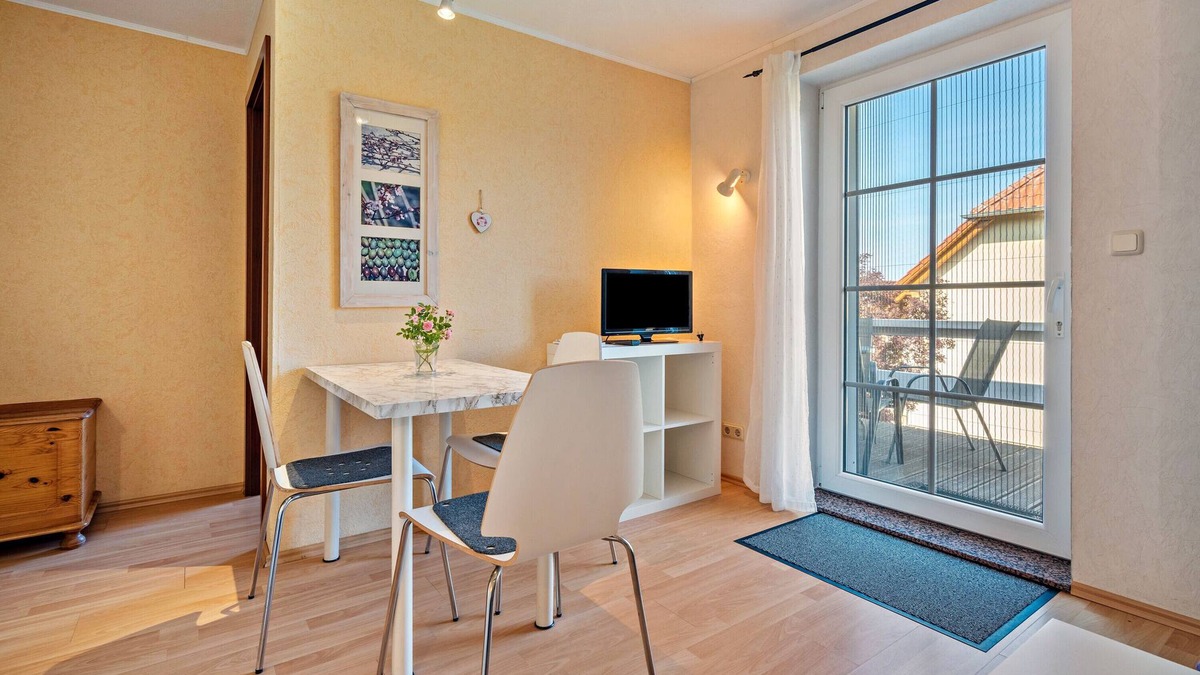 Neustrelitz Apartment | Apartment 'Ferienwohnung 1 Schulze' with Shared Garden, Balcony and Wi-Fi