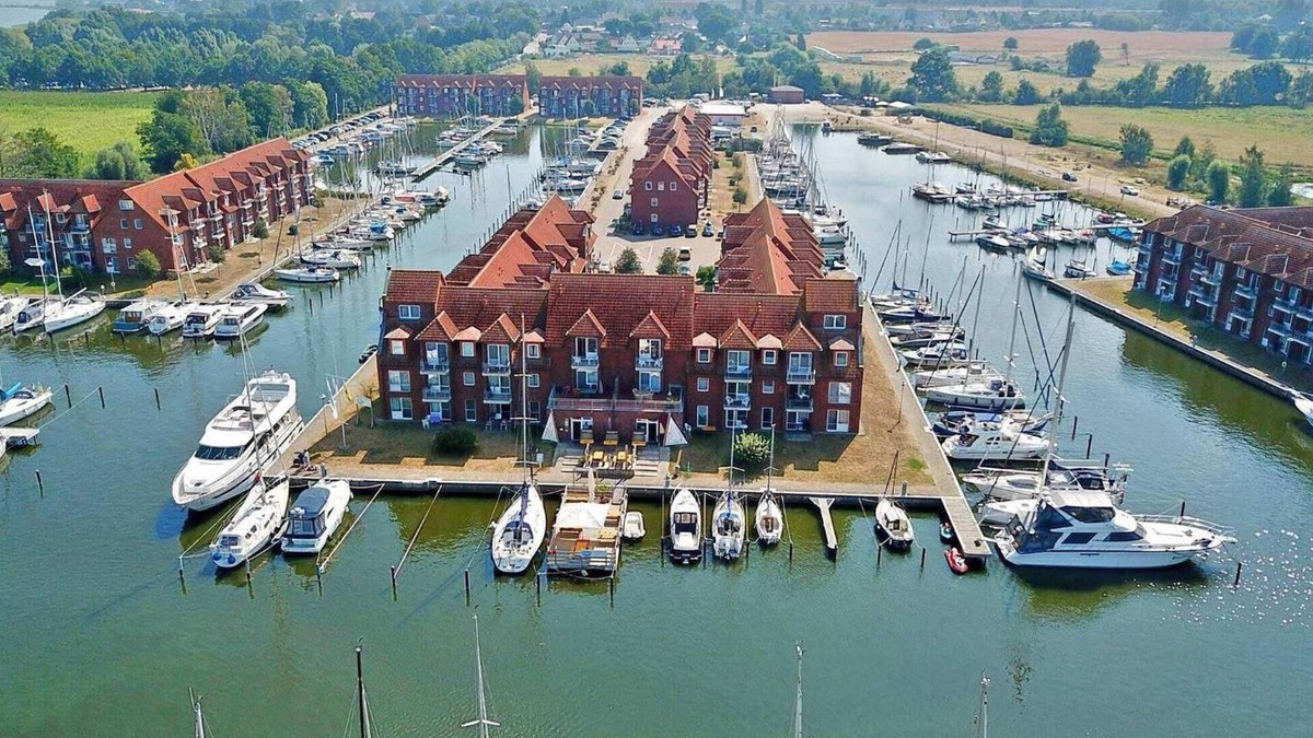 Ueckermuende Apartment | Apartment 'Ferienwohnung Abendrot 299' with Lake View, Balcony and Wi-Fi