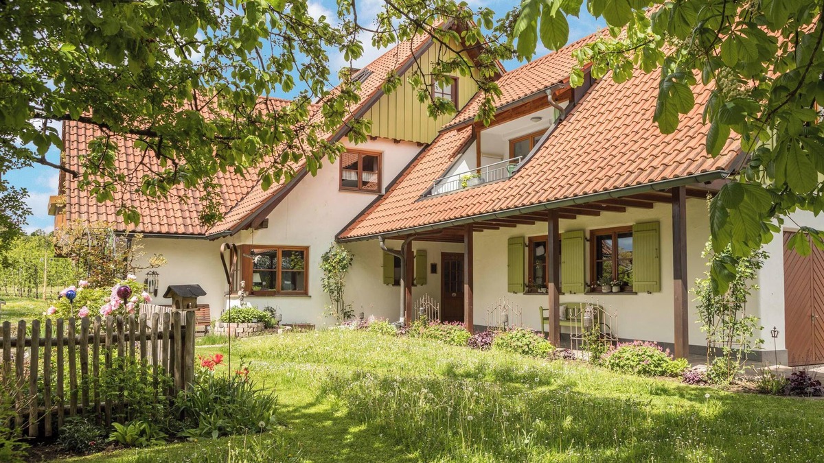 Rothkreuz Apartment | Apartment “Ferienwohnung Henne” near Lake Constance with Wi-Fi & Garden