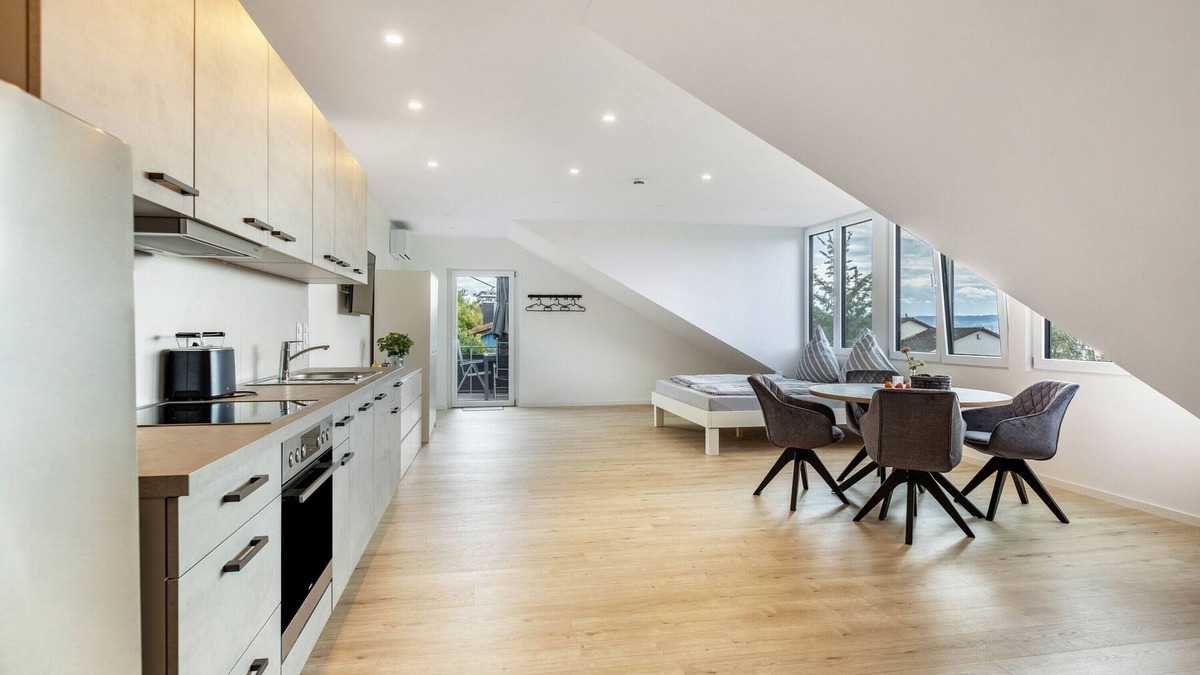 Allensbach Apartment | Apartment 'Ferienwohnung Seeblick' with Balcony, Wi-Fi and Air Conditioning