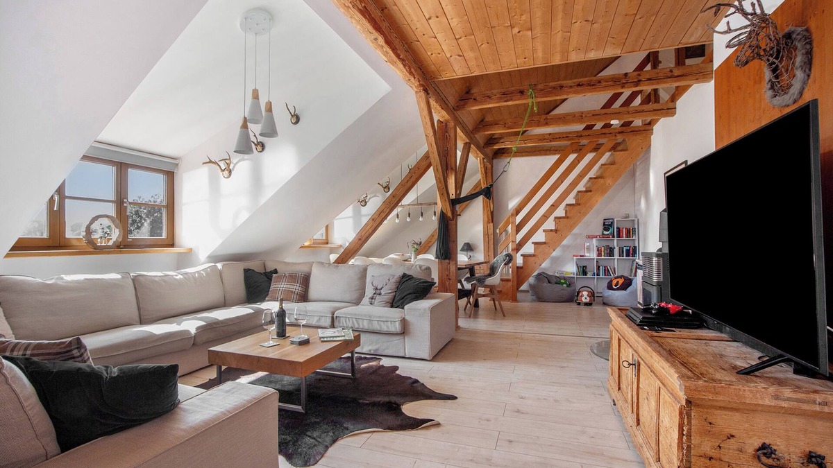 Bernbeuren Apartment | Apartment 'Ferienwohnung Böllenburg' with Mountain View, Shared Pool and Wi-Fi