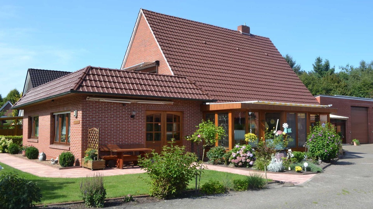 Friesoythe Apartment | Apartment 'Ferienwohnung Meins' with Private Terrace, Private Garden and Wi-Fi