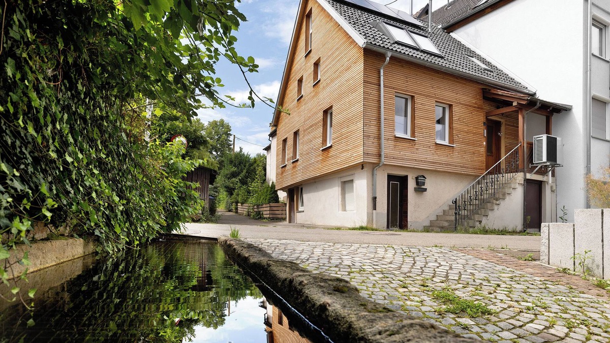 Reutlingen-Gonningen Apartment | Apartment 'Ferienwohnung Im Ländle' with Mountain View and Wi-Fi