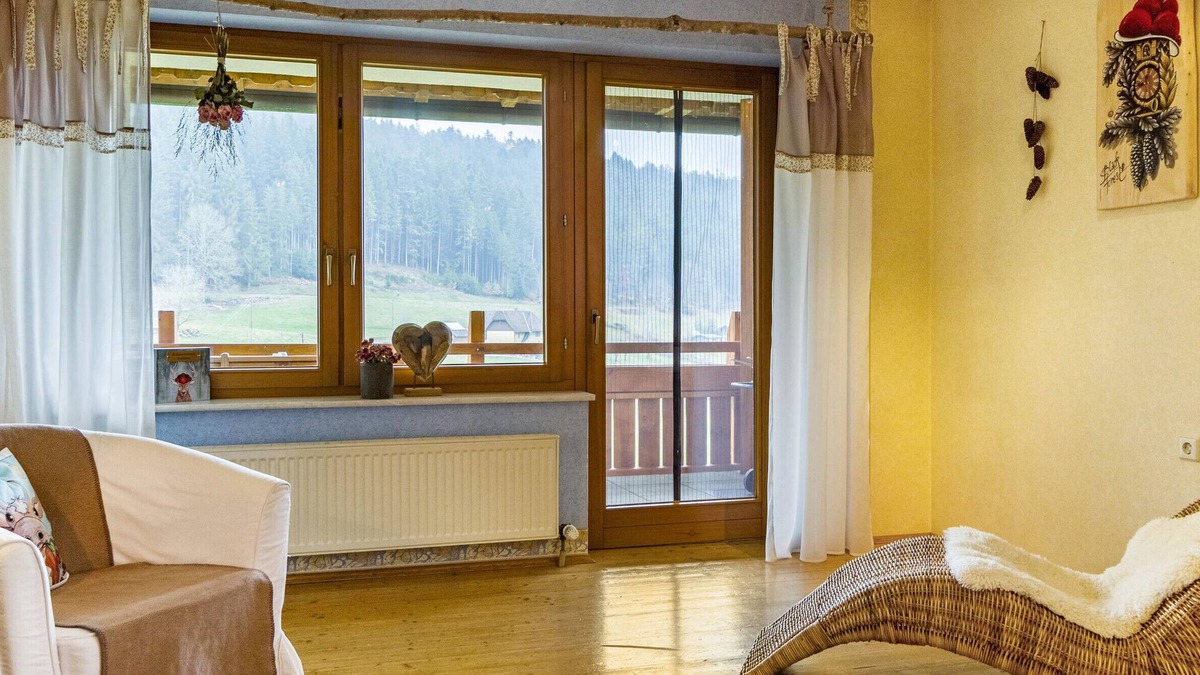Tennenbronn Apartment | Apartment 'Ferienwohnung O' with Shared Terrace, Shared Garden and Wi-Fi
