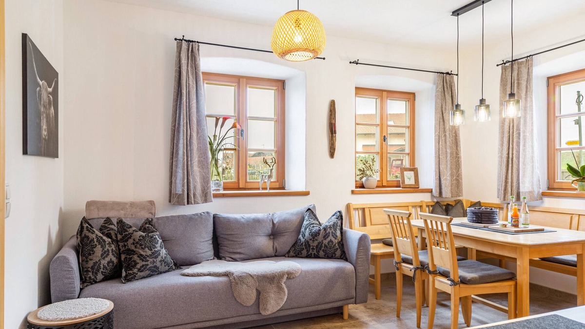 Tittmoning Apartment | Apartment 'Ferienwohnung Dandlberg' with Mountain View, Private Terrace and Wi-Fi