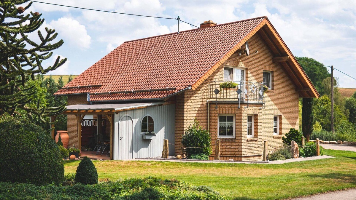 Gransdorf Apartment | Apartment 'Ferienwohnung Haus Biggi' with Private Terrace, Private Garden and Wi-Fi